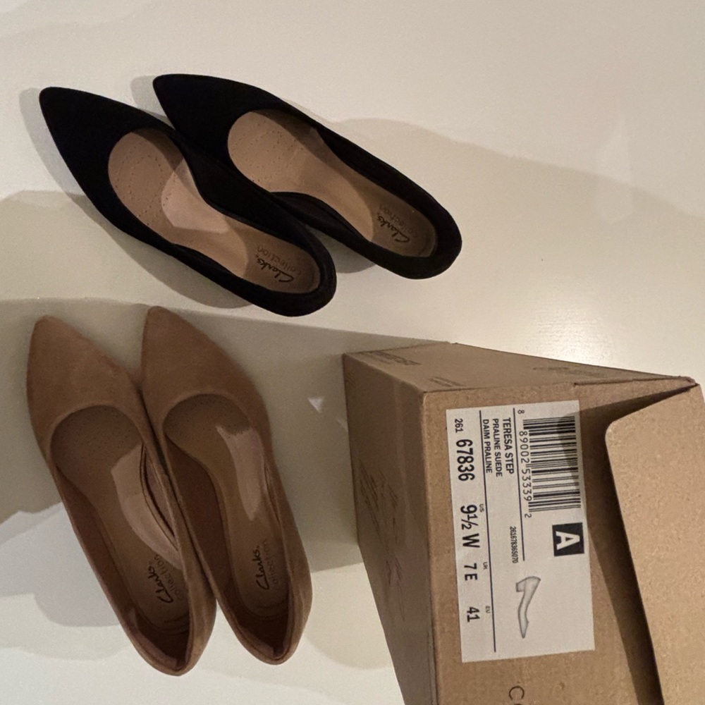Clarks Women's Black and Tan Flats - Picture 2 of 12